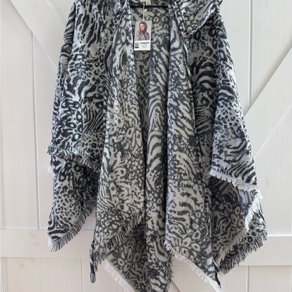 Simply Noelle Animal Print Fringed Cozy Wrap Shawl Womens NWT